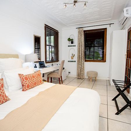 84 On Fourth Guest House Johannesburg Esterno foto