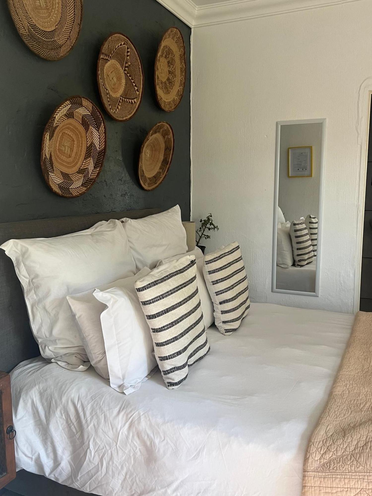 84 On Fourth Guest House Johannesburg Esterno foto