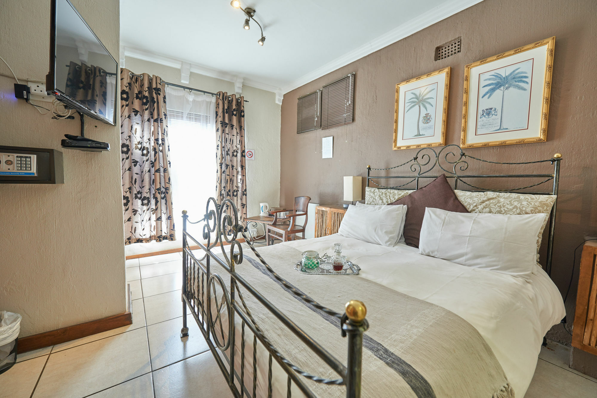 84 On Fourth Guest House Johannesburg Esterno foto