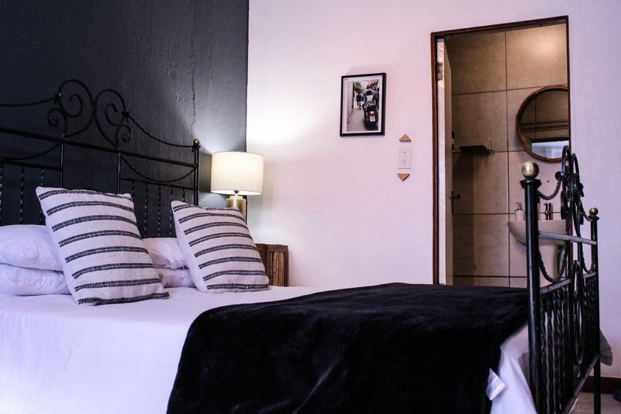84 On Fourth Guest House Johannesburg Esterno foto